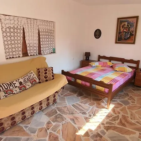 Mikros Paradisos Agria